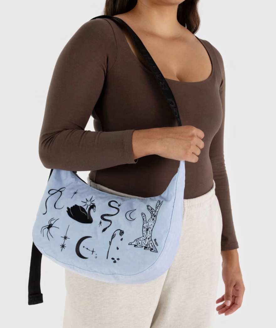 BAGGU Medium Crescent Zip Bag in Ballet design