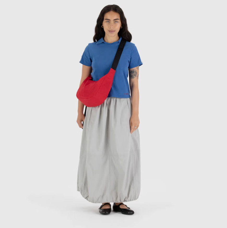 BAGGU Medium Crescent Bag in Candy Apple Red