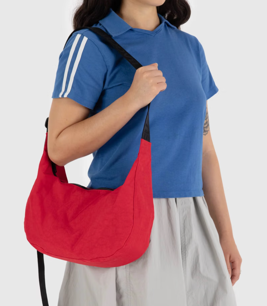 BAGGU Medium Crescent Bag in Candy Apple Red