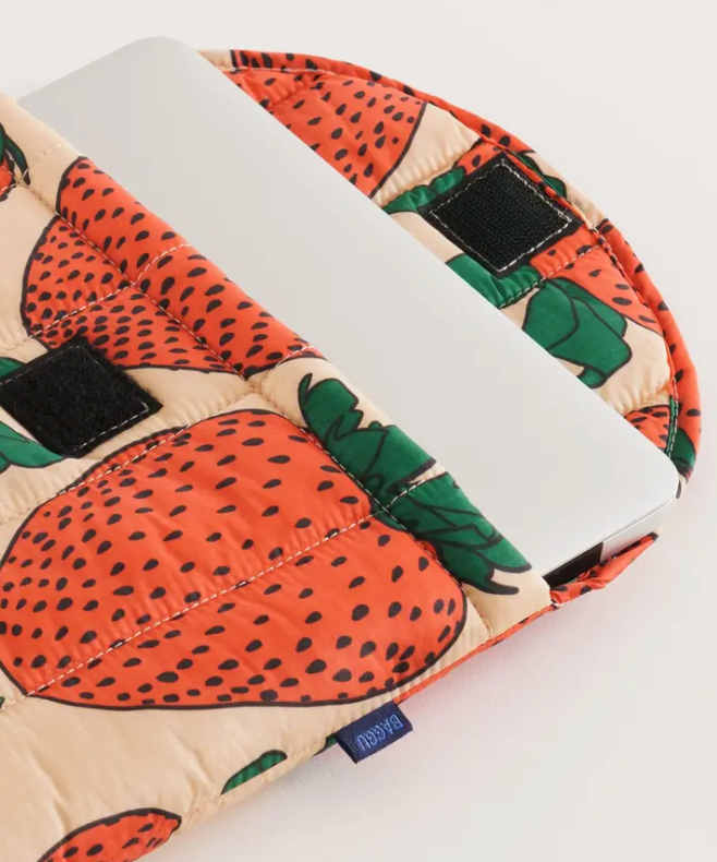 BAGGU Strawberries Puffy Laptop Sleeve