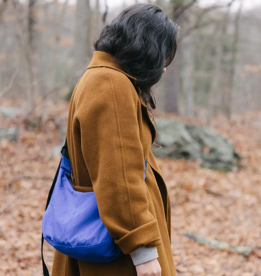 BAGGU Medium Crescent Bag in Lapis Blue
