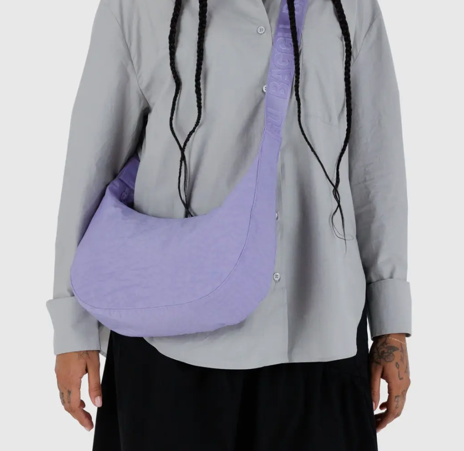 BAGGU Medium Crescent Bag in Wisteria