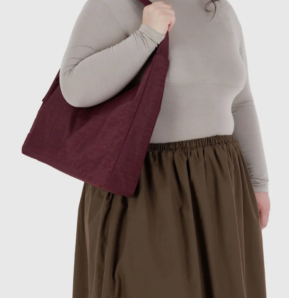 BAGGU Large Shoulder Bag in Burgundy