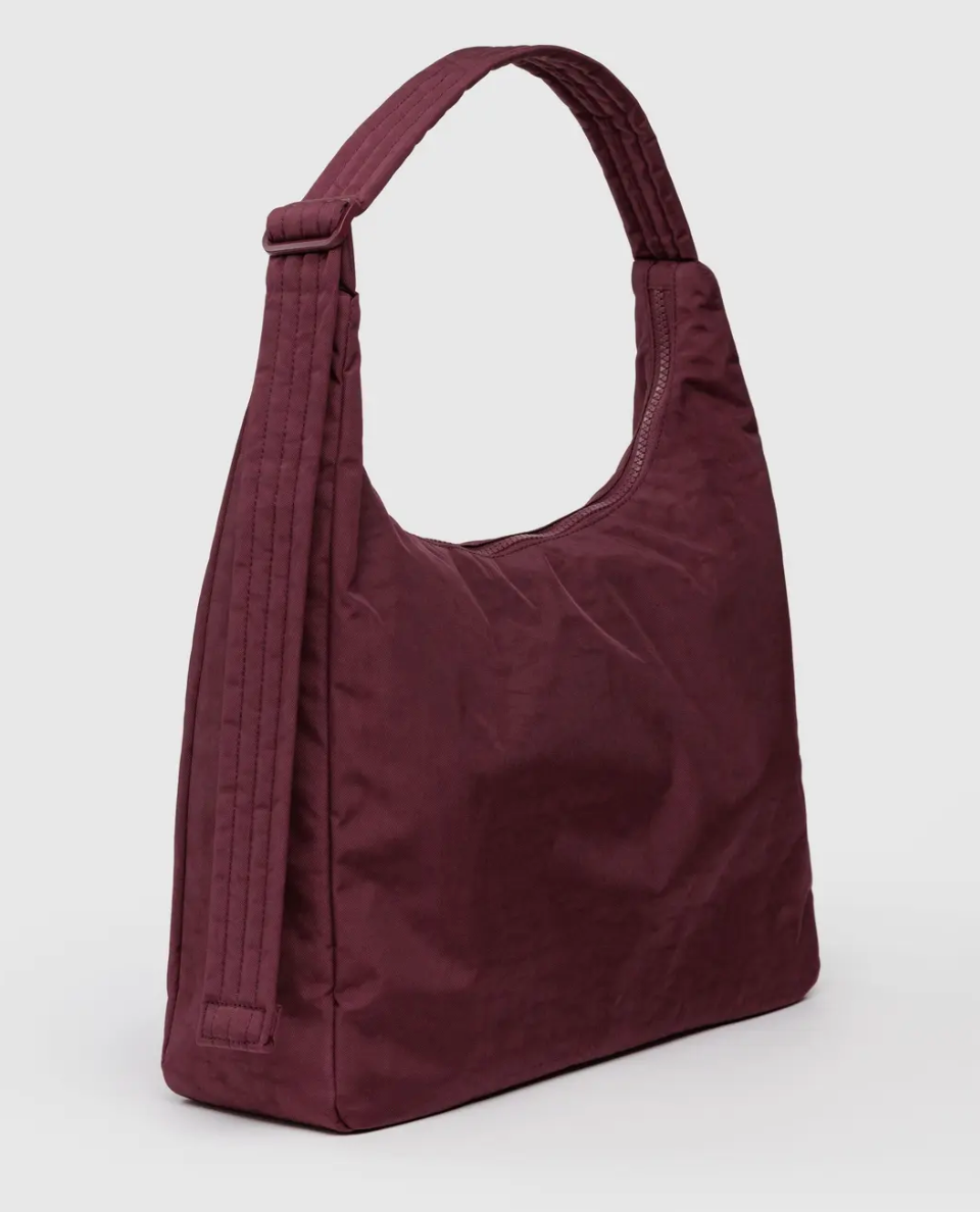 BAGGU Large Shoulder Bag in Burgundy