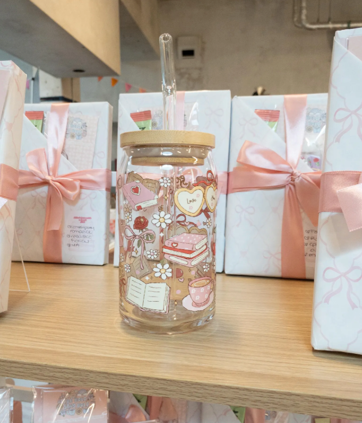 Romance Reading Iced Coffee Glass 16oz