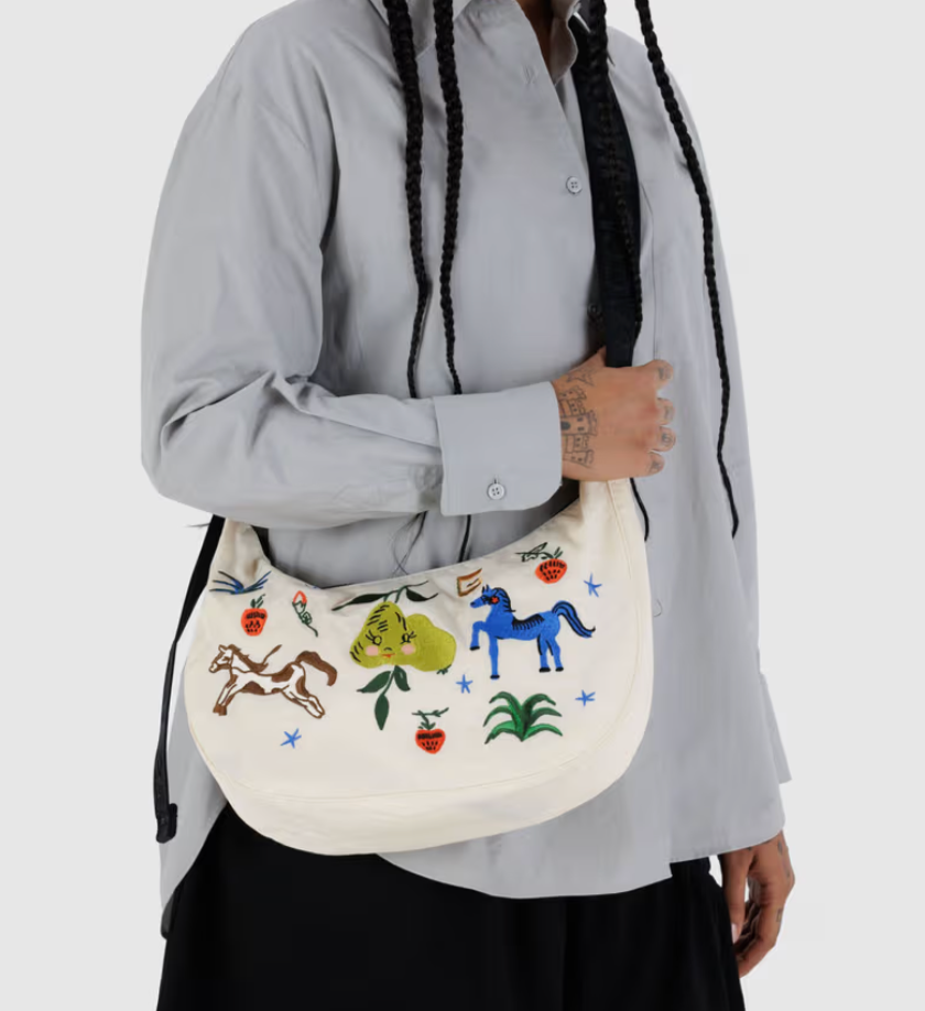 BAGGU Medium Crescent Bag in Painted Prairie