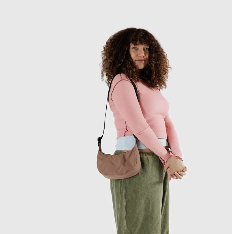BAGGU Small Crescent Bag in Cocoa