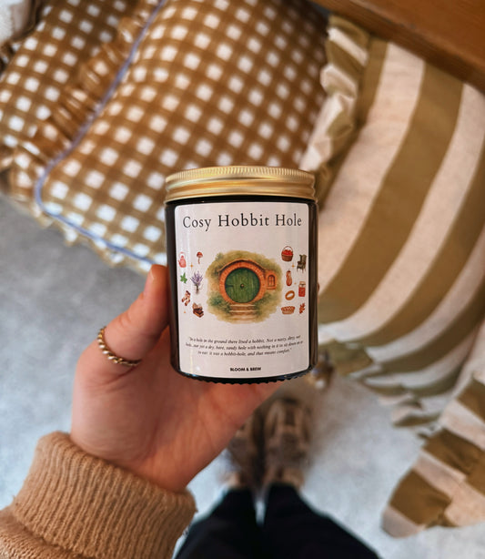 Cosy Hobbit Hole Candle