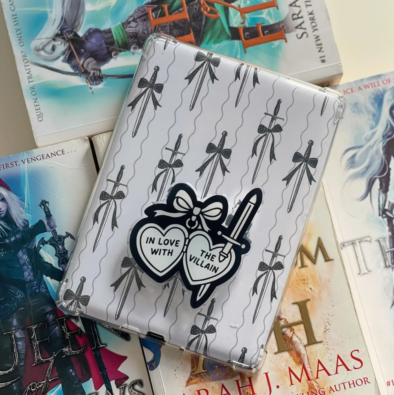 'In Love With The Villain' Kindle & Phone Grip