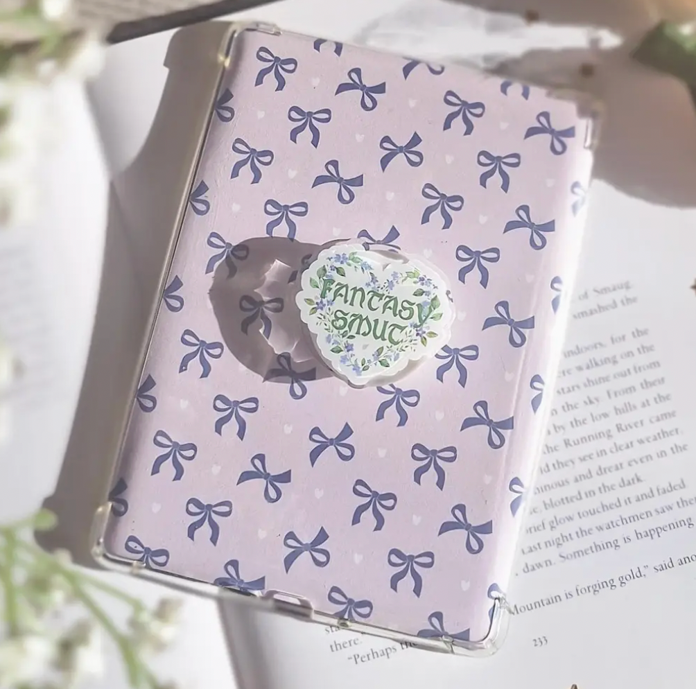 'Fantasy Smut' Heart Kindle Grip
