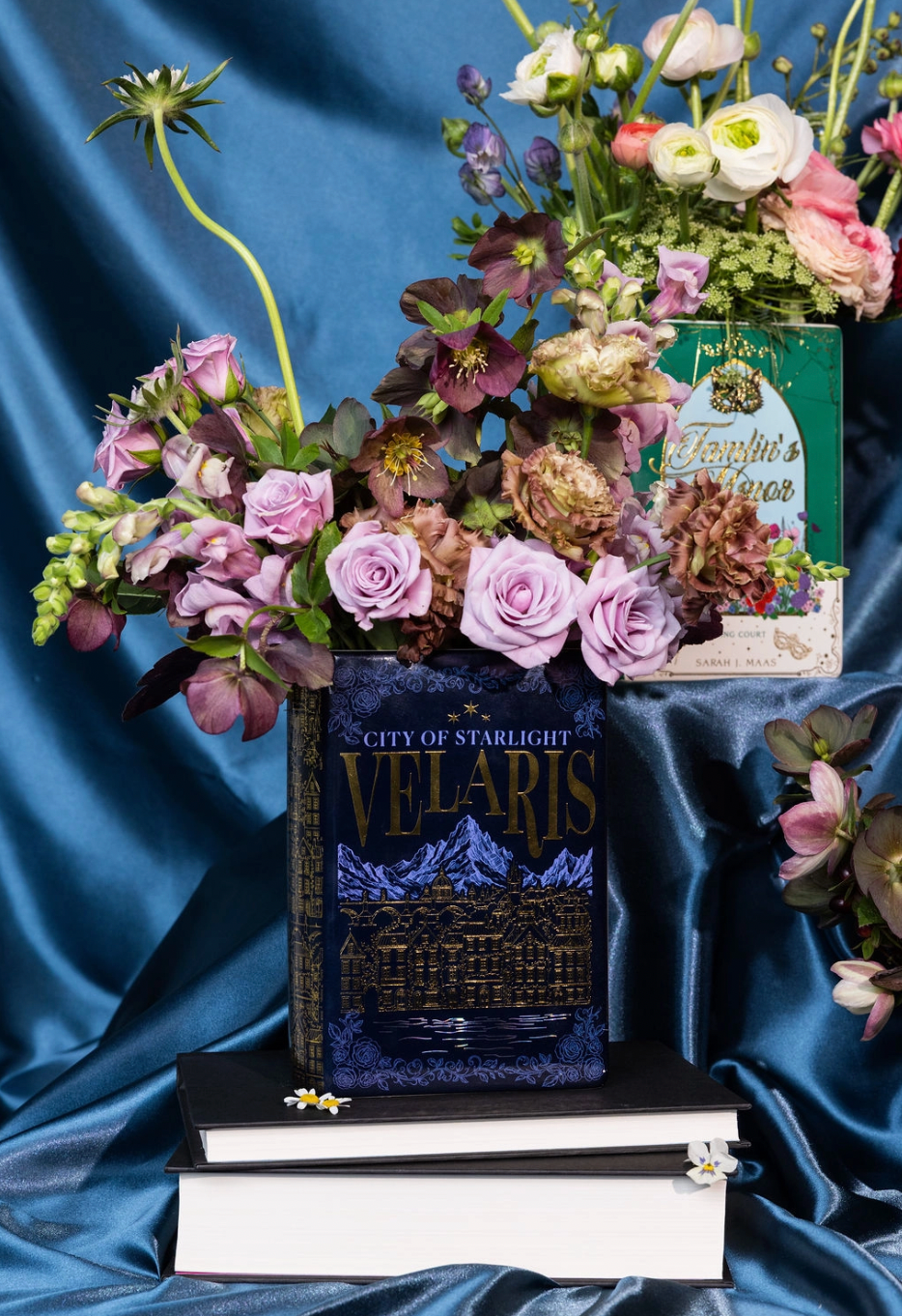 Velaris Night Court ACOTAR Book Vase